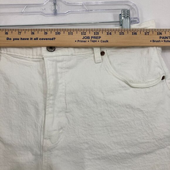 Abercrombie & Fitch size 33/16 White High Rise Frayed Hem the Dad Jean Shorts - Picture 5 of 9